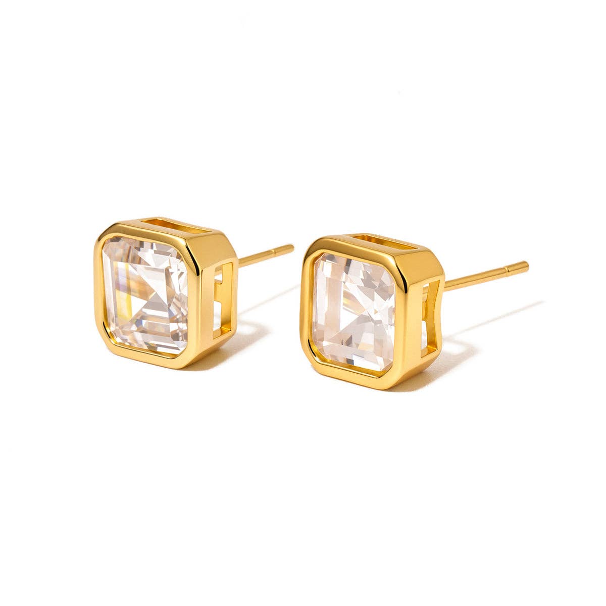 Bezel Diamond Stud Gold