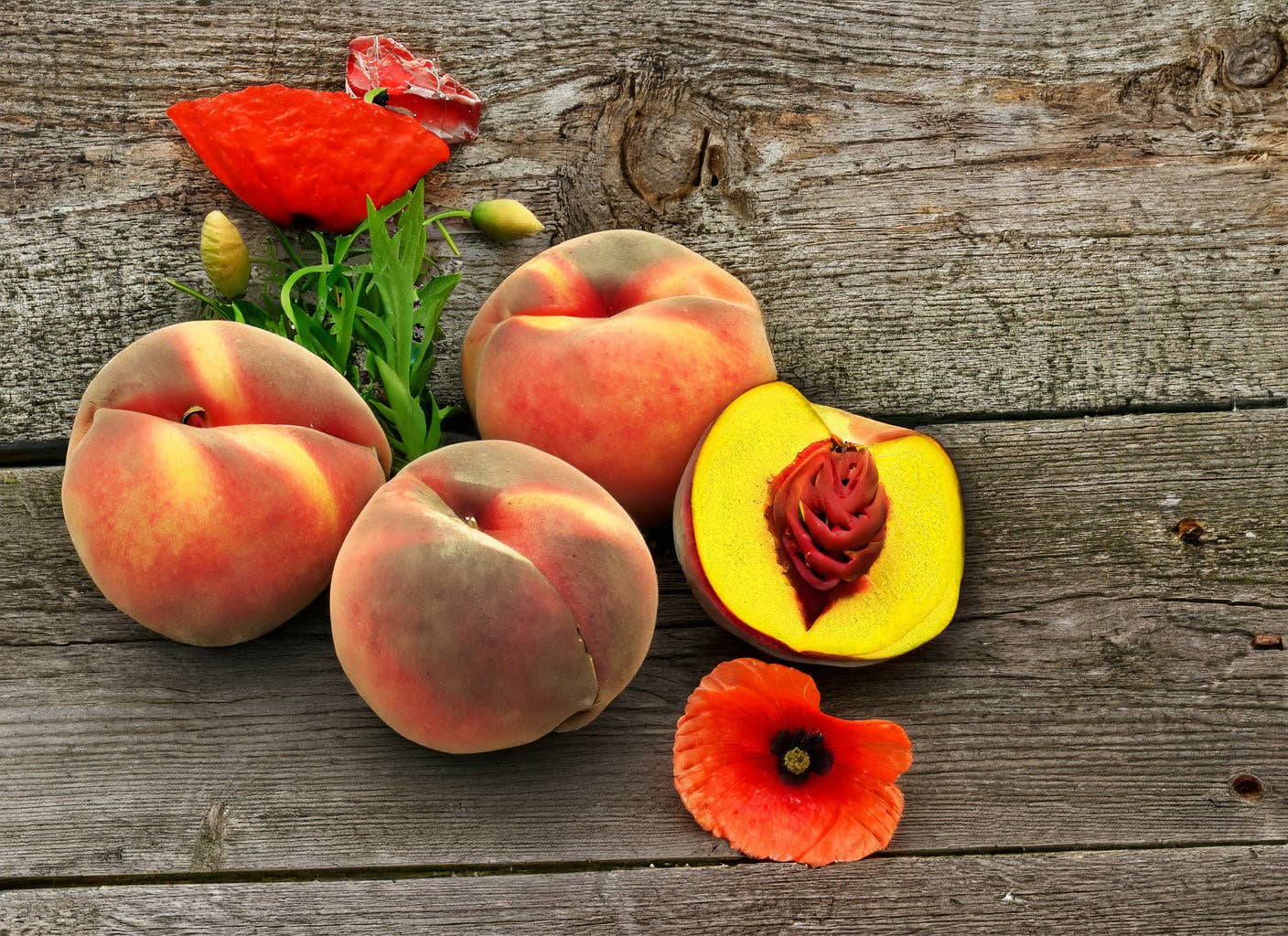 26 oz Farmhouse Jar Candle: Peaches & Poppies