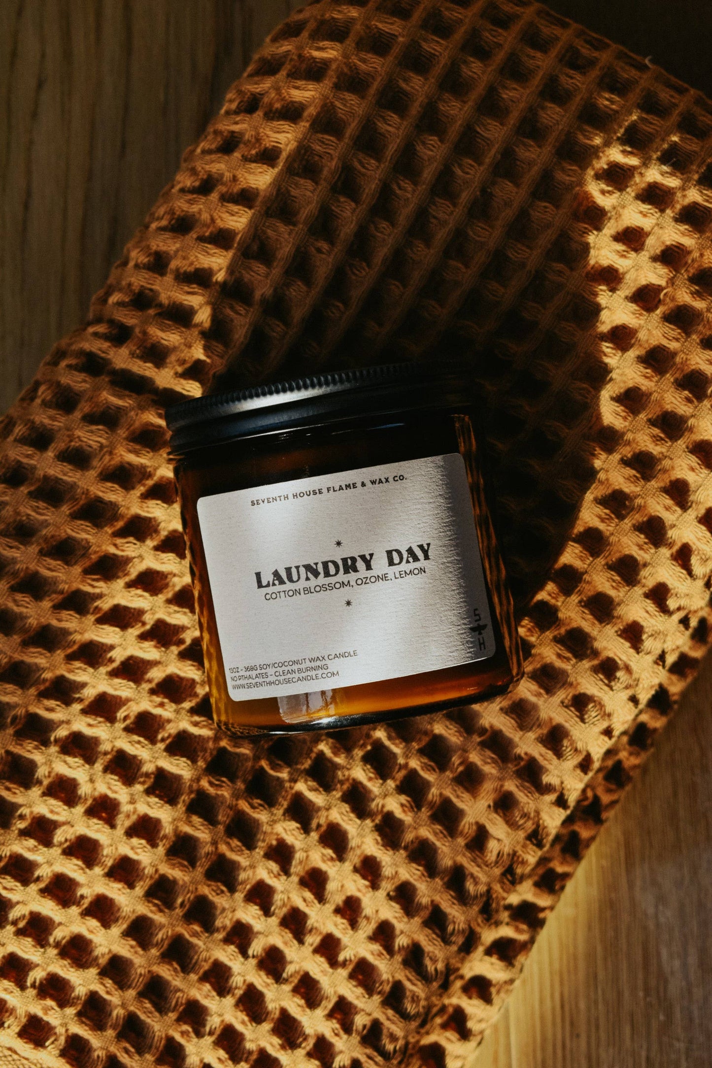 LAUNDRY DAY - Cotton & Sandalwood Candle