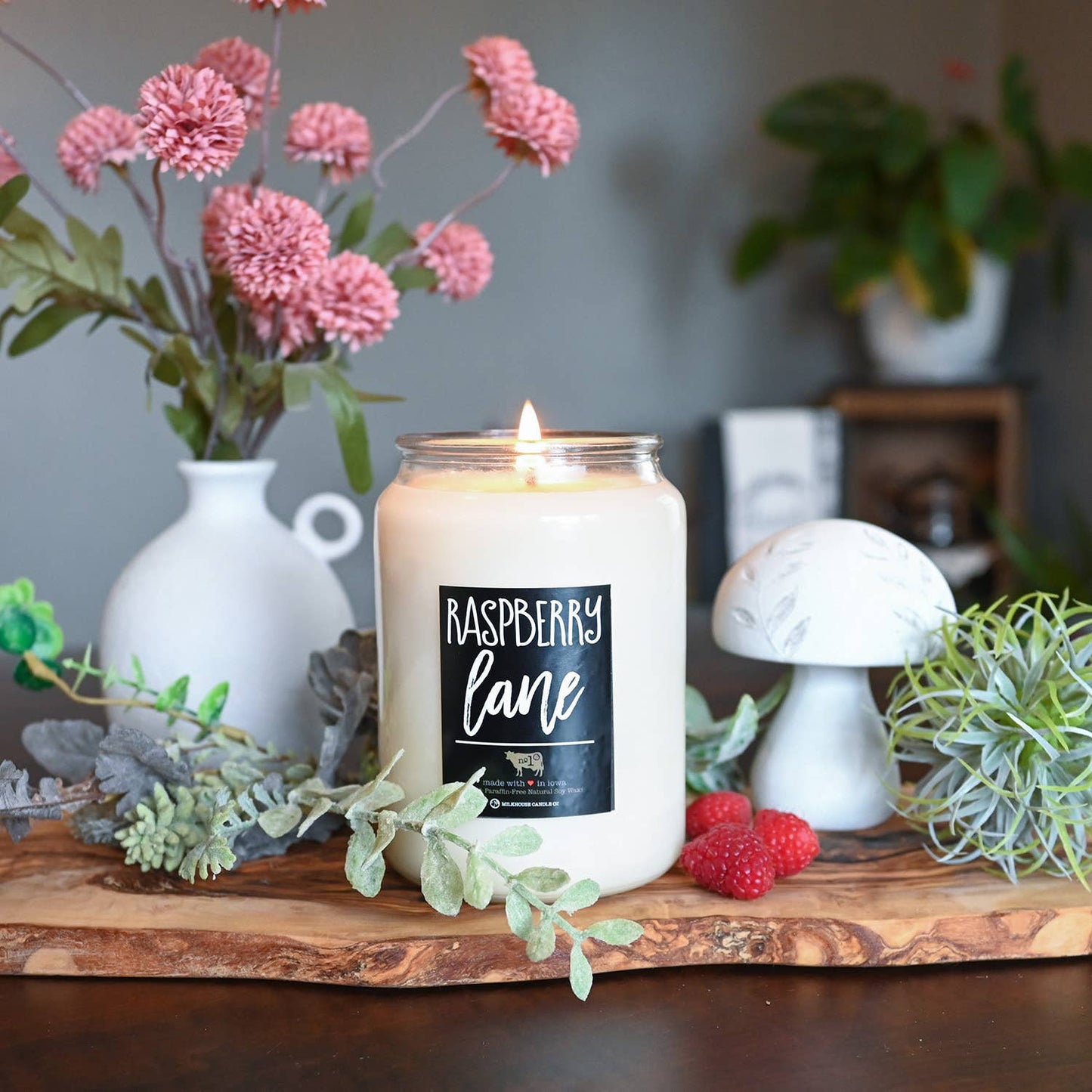 26 oz Farmhouse Jar Candle: Raspberry Lane
