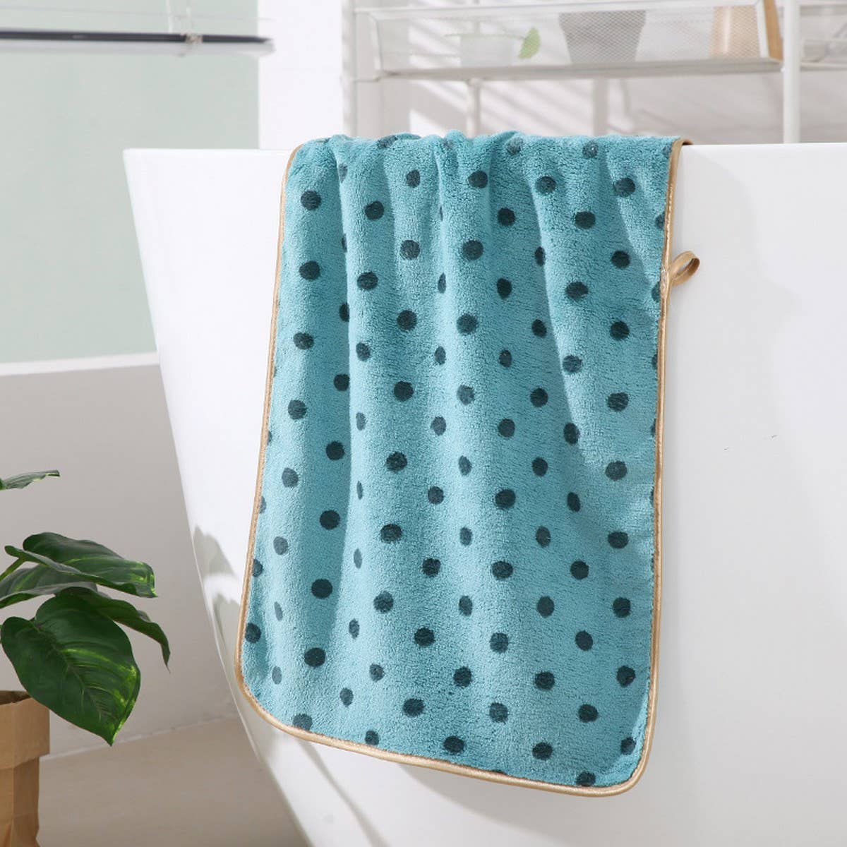 CORAL FLEECE POLKA DOT ABSORBENT FACE TOWEL Purple